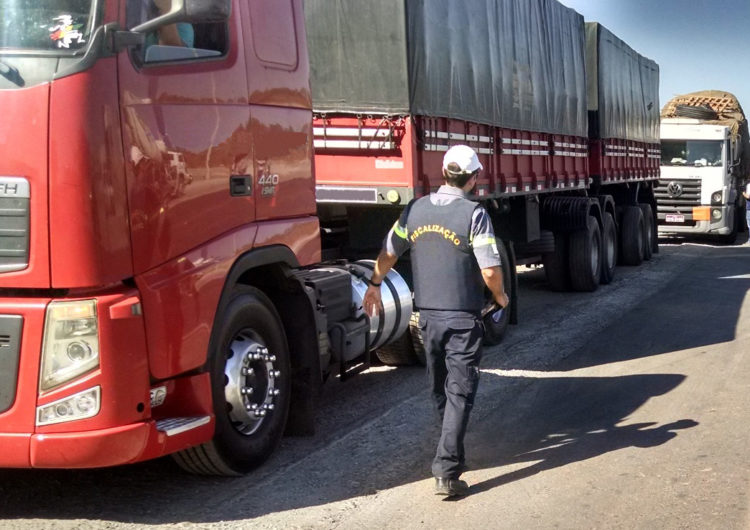 DEER dá orientações de viagem  aos motoristas para o feriado