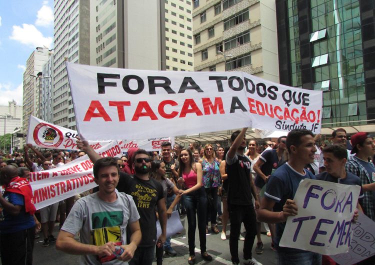 Servidores da rede estadual de ensino paralisam atividades