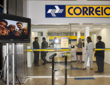 Greve dos caminhoneiros faz Correios suspenderem envio de Sedex