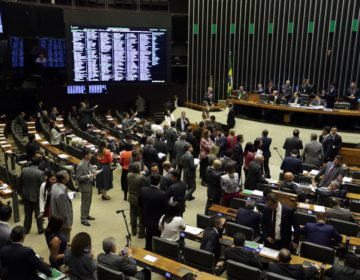 MP sobre privatização da Eletrobras é retirada da pauta da Câmara