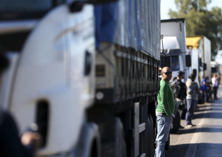 MPMG recomenda imediata liberação de veículos de cargas vivas paralisados em protestos de caminhoneiros no estado