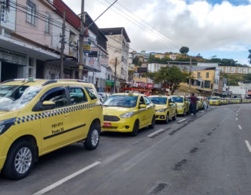 Motoristas formam fila em busca de combustível nos postos de Juiz de Fora