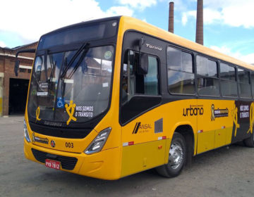 Ônibus adesivado chama atenção para campanha de conscientização sobre acidentes no trânsito