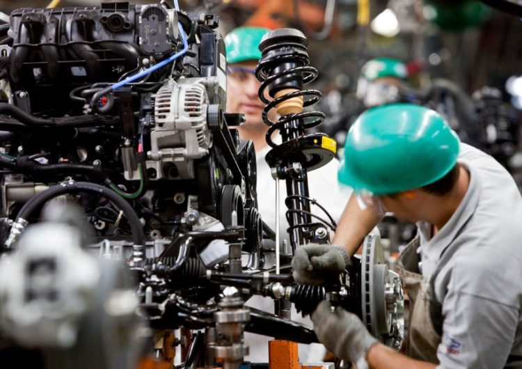 Produção industrial cai em oito locais pesquisados pelo IBGE