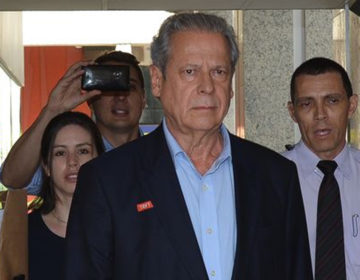 José Dirceu tem até 17h para se entregar à Polícia Federal