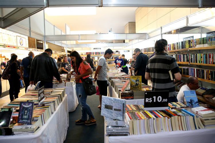 CCJ da Câmara aprova política nacional de leitura e escrita