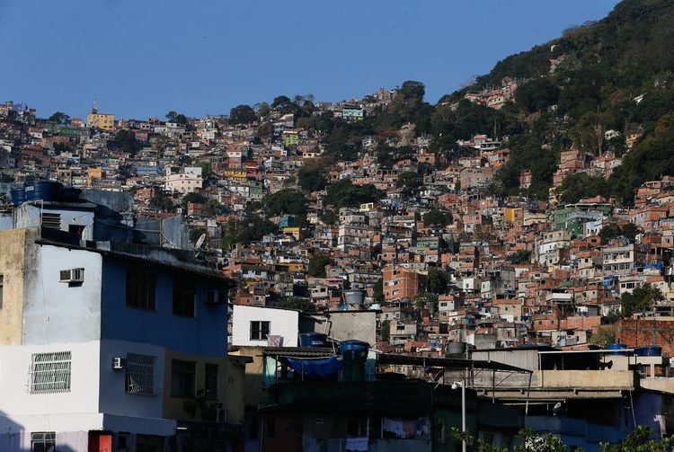 Tiroteio na Rocinha deixa moradores sem luz há mais de 24 horas