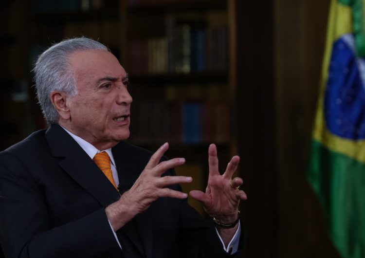 Temer diz que vai decidir sobre reeleição até julho