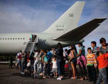 Em Boa Vista, 871 venezuelanos são levados de praça para abrigos