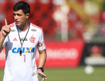 Flamengo oficializa efetivação de Maurício Babieri como treinador