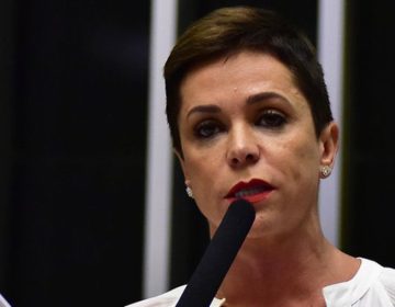 Depois de mais de três horas, PF deixa gabinete de Cristiane Brasil