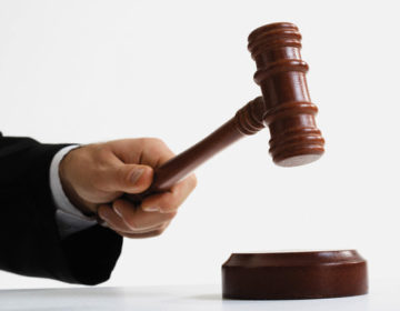 Mineiros podem arrematar móveis para escritório e veículos em leilões online