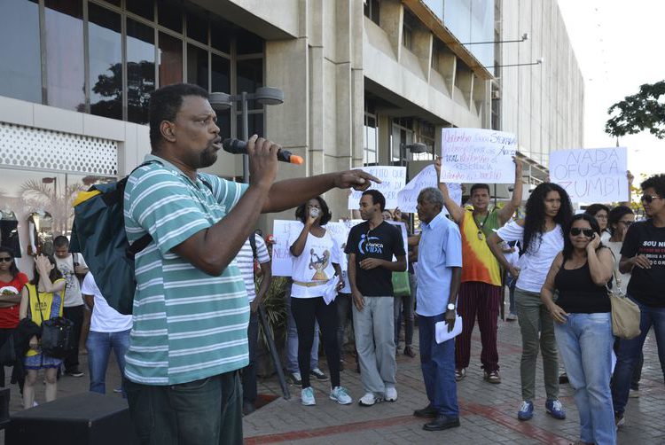 Maior crescimento na taxa de homicídio de negros destaca desigualdades