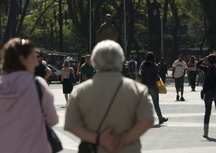 IBGE diz que população brasileira deve chegar a 233,2 milhões em 2047