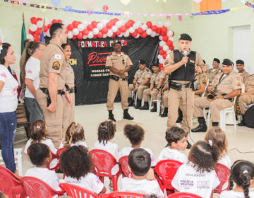 Polícia Militar forma 42 alunos do Ceprom no programa de resistência a drogas