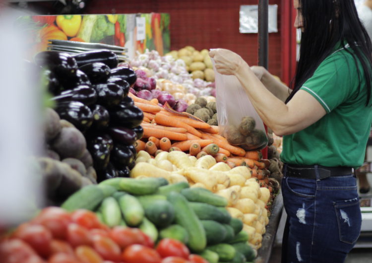 Nutróloga reforça importância dos cuidados na higienização dos alimentos