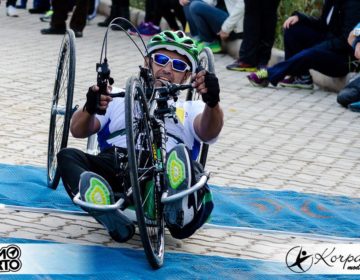 Alexandre Ank recupera bicicleta perdida em incêndio com ajuda de doações