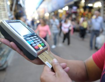 Juros do cheque especial e rotativo do cartão caem em junho