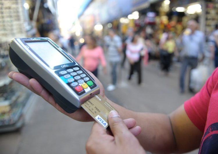 Juros do cheque especial e rotativo do cartão caem em junho