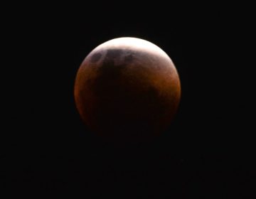 Maior eclipse total da Lua do século 21 ocorre nesta sexta