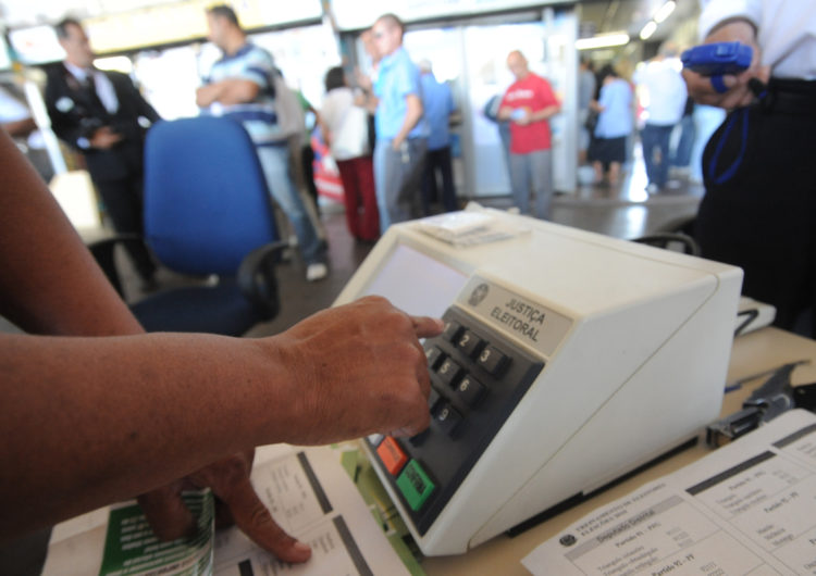 Especialista avalia cenário político após lançamento de candidaturas à presidência