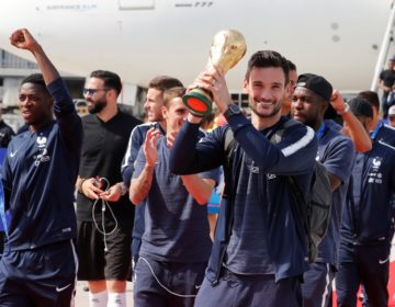 França chega a Paris com o título da Copa do Mundo Rússia 2018