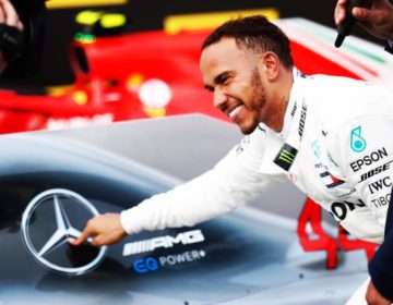 Mercedes renova por dois anos com Lewis Hamilton