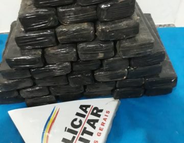 Passageiro de ônibus é preso com 28 kg de maconha em mala