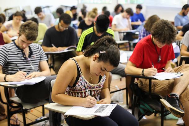 Candidatos do ProUni têm até hoje para aderir à lista de espera