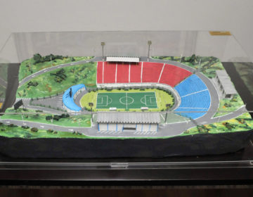 Prefeitura recebe maquete do Estádio Municipal produzida com material reciclado