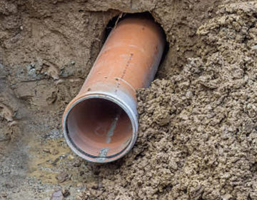 Bairro Eldorado recebe 120 metros de novas redes de esgoto da Cesama