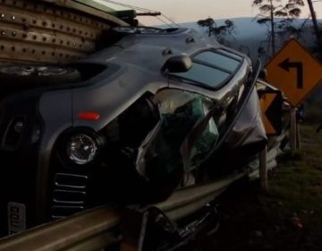 Motorista morre em grave acidente entre três carretas na BR-040