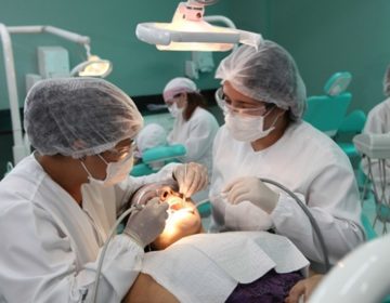 Piso salarial para médicos e dentistas está pronto para ser votado em comissão no Senado