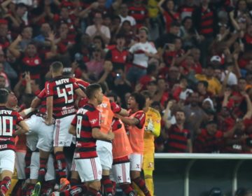 No Maracanã, Flamengo  derrota o Grêmio e está na semifinal da competição.