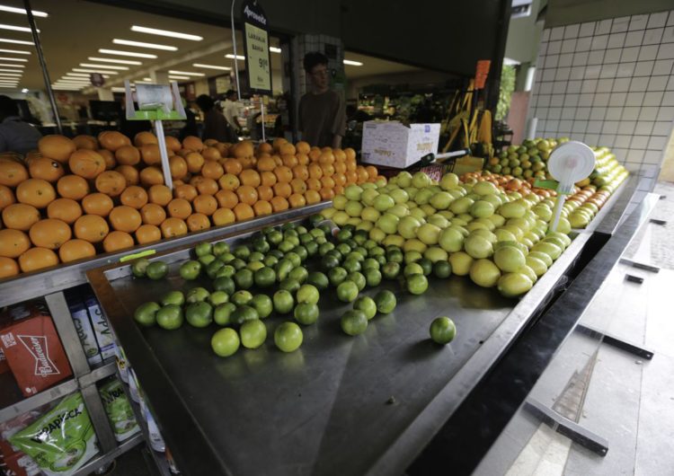 Alimentos têm queda de preço e ajudam a segurar inflação em julho