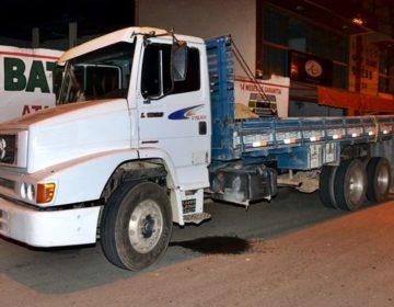 Assaltantes roubam R$ 70 mil em carga de café na região e caminhoneiro é solto em Rosário da Limeira