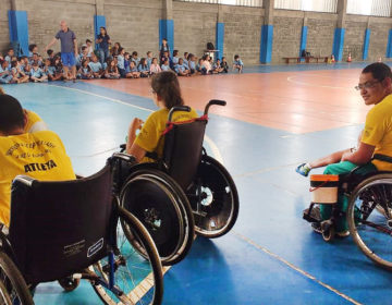 Crianças da Escola Estadual Professor José Eutrópio aprendem sobre bocha paralímpica na SEL