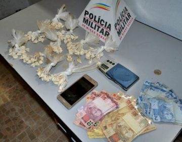 PM apreende 130 papelotes de cocaína em Muriaé