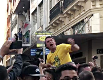 Bolsonaro é atingido com golpe no abdômen