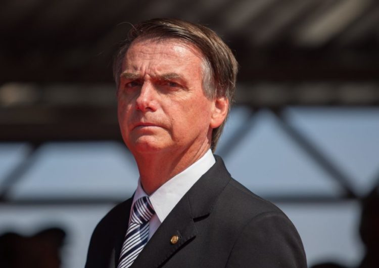 Bolsonaro recebe alta médica, deixa hospital e vai para o Rio