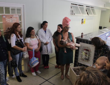 Mães se juntam em ato de apoio ao Banco de Leite Humano