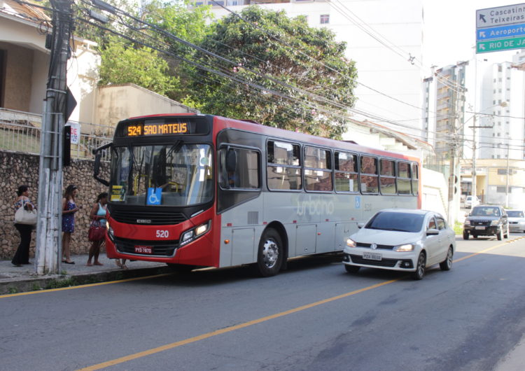 Mudança de ponto de ônibus provoca insatisfação entre usuários