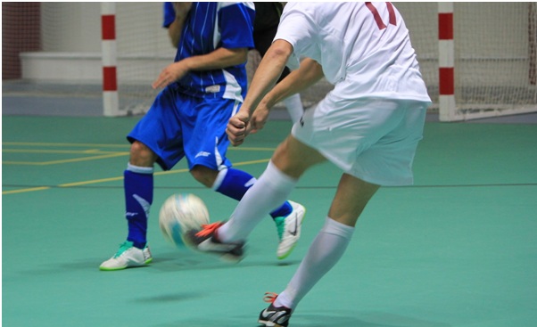 Futsal como medida de educação: campeonatos juvenis locais transformam o Brasil