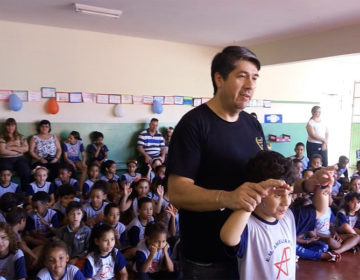 Festcoros promove apresentação de músicos paraguaios na Escola Municipal Amélia Pires