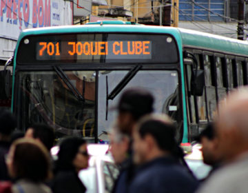 Pai de adolescente cadeirante denuncia falta de acessibilidade em ônibus