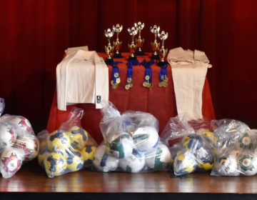 Prefeitura entrega kits esportivos a associações