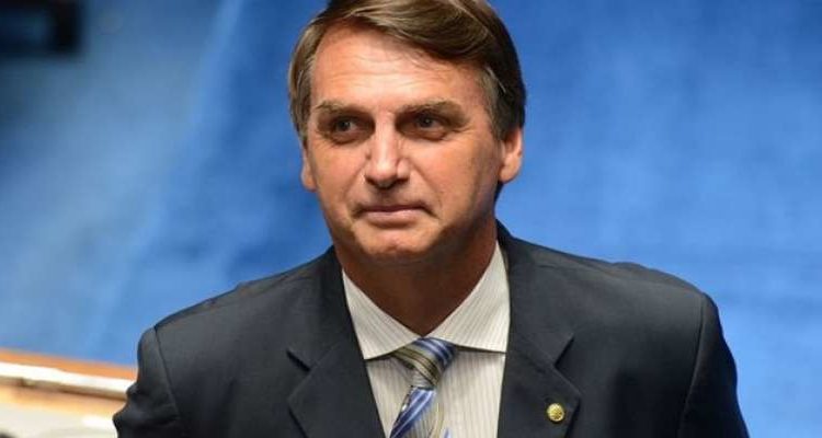 Médicos vão avaliar se Bolsonaro pode fazer campanha nas ruas