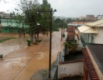 Forte chuva volta a provocar alagamentos em Barbacena