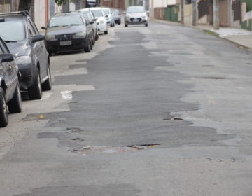 Moradores do bairro Santa Catarina reclamam de problemas no asfalto