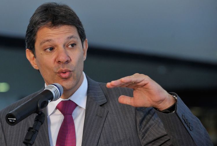 Haddad cobra providências sobre suposto financiamento para fake news